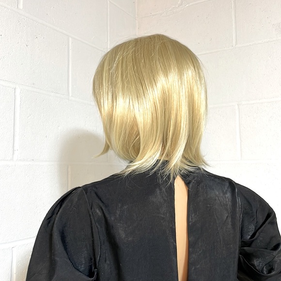 NWT 12” corn golden blonde pale honey choppy ends strawberry blonde bangs wig - Picture 5 of 16